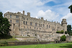 Flock to the Warwick Castle with Chiltern Railways